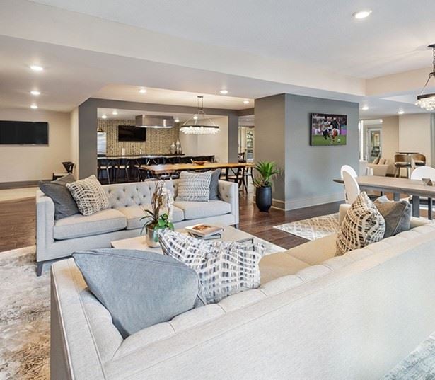 SouthPark Charlotte apartments for rent - The Encore SouthPark - clubroom with kitchen & lounge