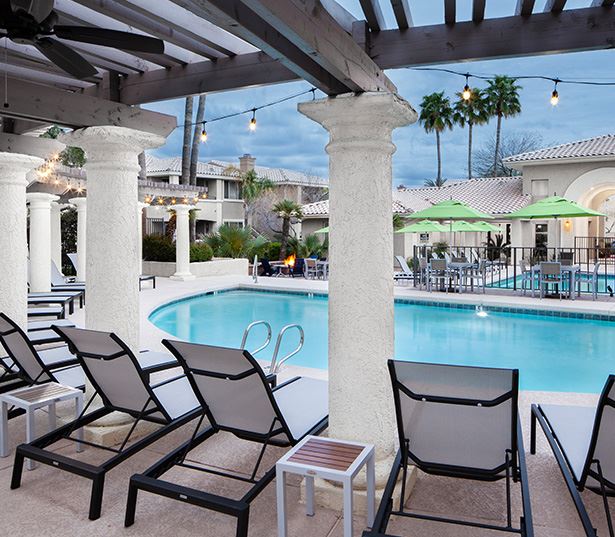 Old Town Scottsdale apartments near Air Park and TCP Golf Course - San Carlos Pool and sundeck