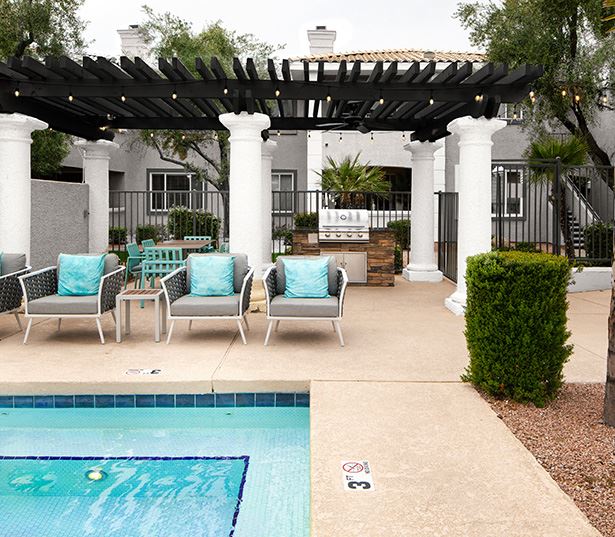 Kierland apartments for rent in North Scottsdale - San Carlos spa and grilling area