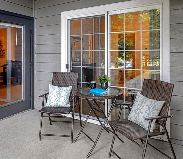 Rosemont Park Apartments for Rent in West Linn OR - Cascade Summit - balcony and patio