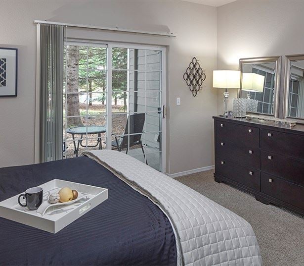 Cascade Summit Apartments and Townhomes for rent in Lake Oswego - large bedrooms