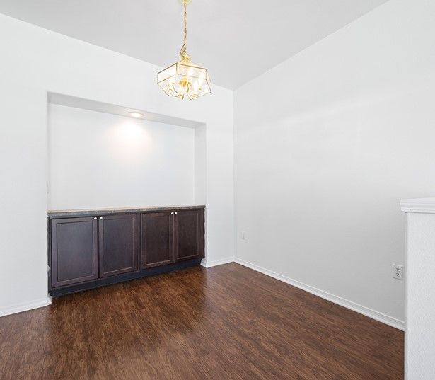 Apartments Zoned to Cherry Creek Schools - Highland Crossing and Highland Square - Dining Room