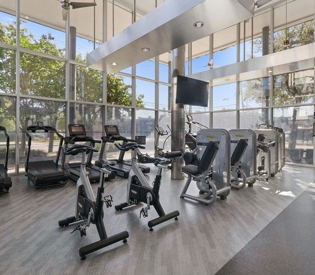 The Icon at Ross - fitness center - Apartments near Baylor University Medical Center Dallas