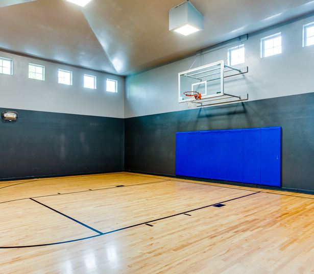 Beaverton apartments near Quatama MAX station - Quatama Crossing basketball