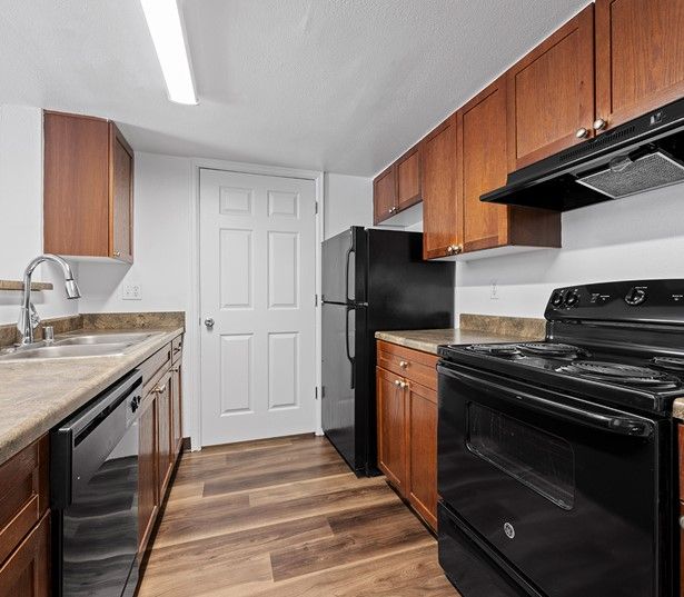 Jefferson Square Apartments in Denver CO - Tamarac - Kitchen