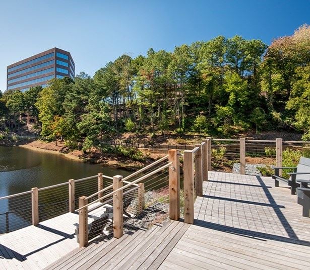Atlanta, GA apartments | Vinings Lofts and Apartments | lakeside deck