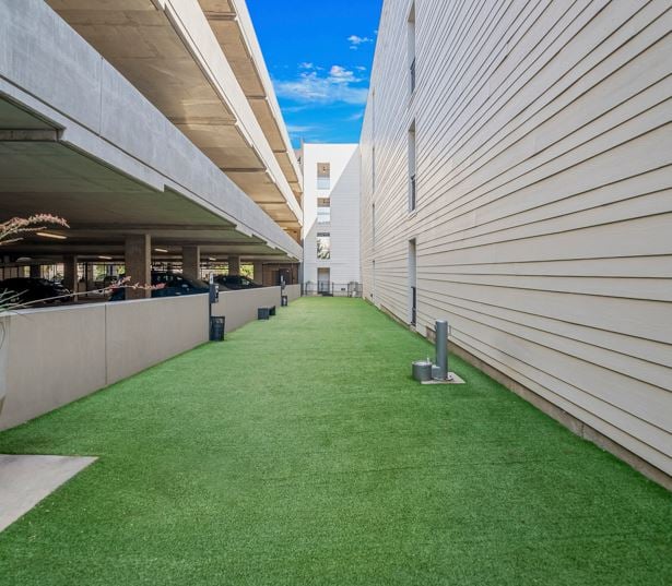 Dallas, TX Apartments for Rent in Knox-Henderson - Larq Henderson dog park