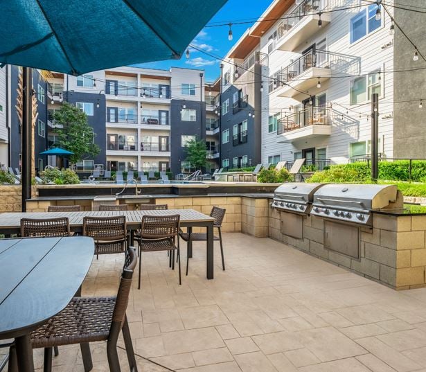 Apartments for Rent in Dallas, TX - Larq Henderson Onsite grill