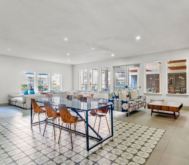 Apartments for Rent in Dallas, TX - Larq Henderson Resident lounge