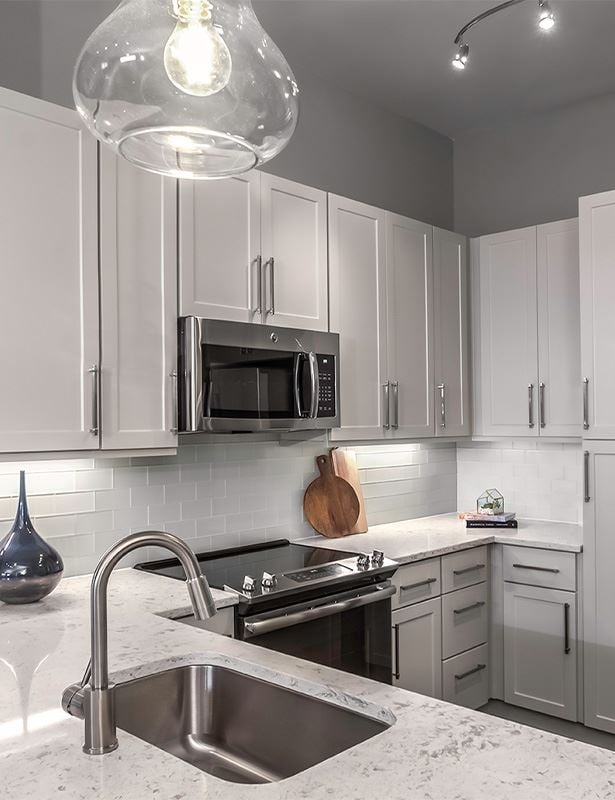 The Links Rea Farms Apartments in Waverly near Red Ventures - quartz countertops
