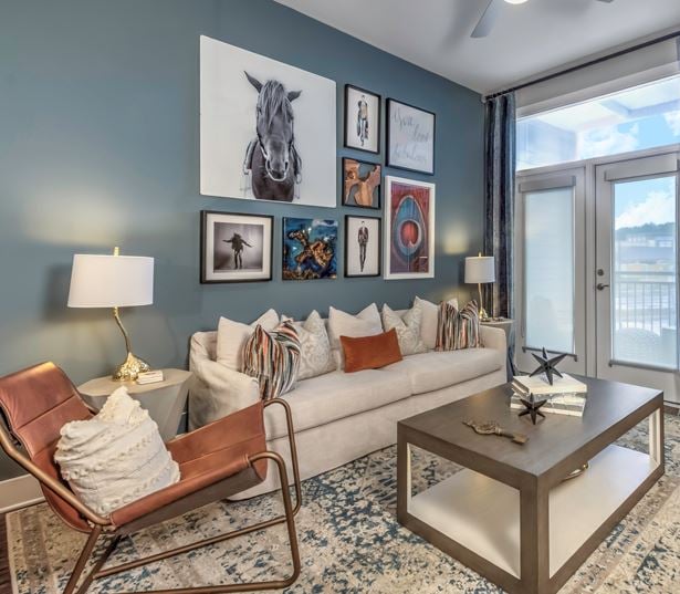 Providence Road apartments near Ballantyne Corporate Park - The Links Rea Farms - living room