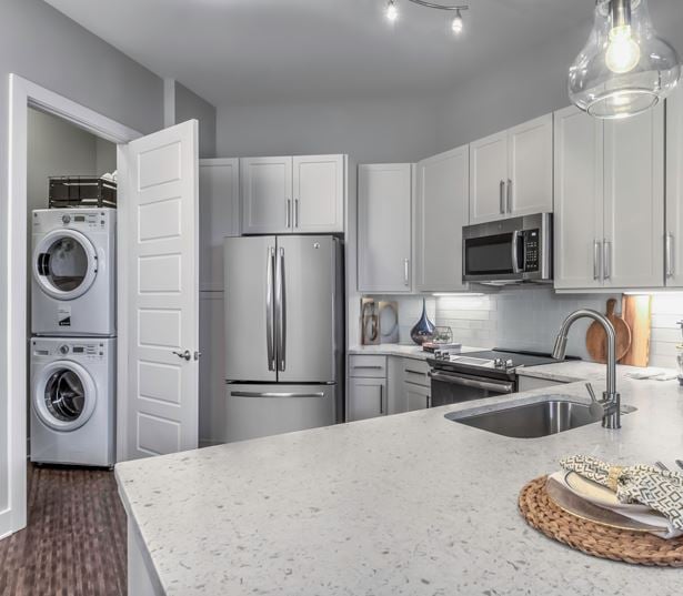 The Links Rea Farms Apartments in South Charlotte near Red Ventures - washer and dryer