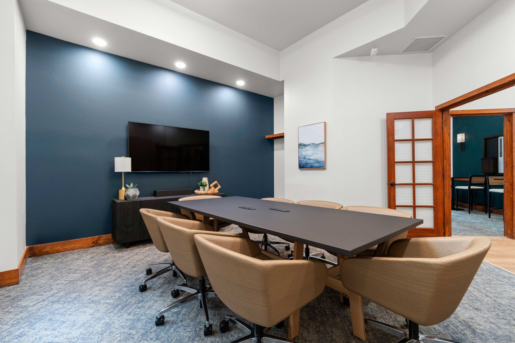 Downtown Redmond apartments near Aerotek - The Lodge at Redmond Ridge - Business Center