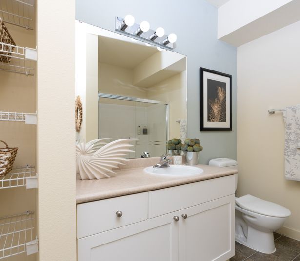 Downtown Redmond apartments for rent near Amazon - The Lodge at Redmond Ridge Bathroom