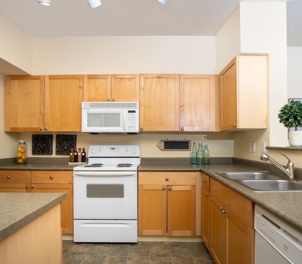 The Lodge at Redmond Ridge apartments in Redmond near Microsoft - fully equipped kitchen