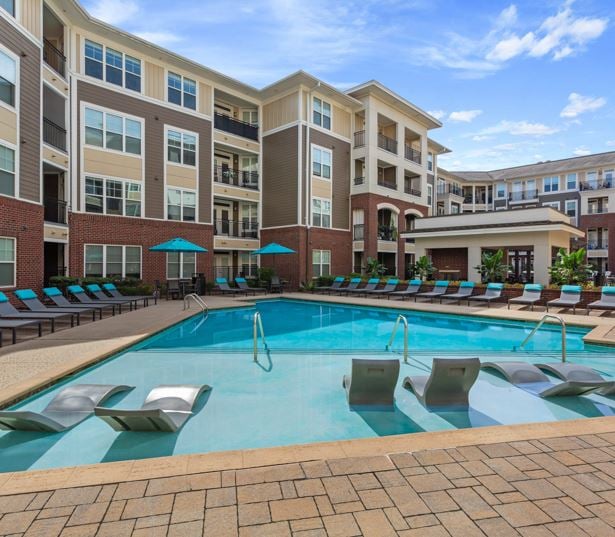Raleigh, NC Apartments on the Greenway - Marshall Park Saltwater pool and sundeck