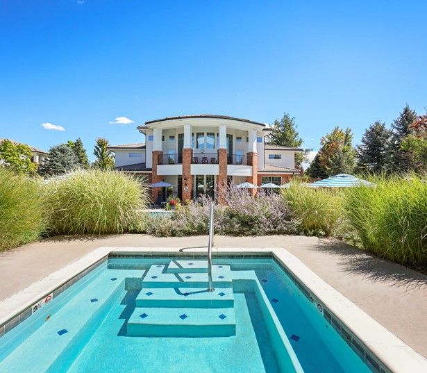 Parker, CO Townhomes for Rent - The Meadows at Meridian - Hot tub