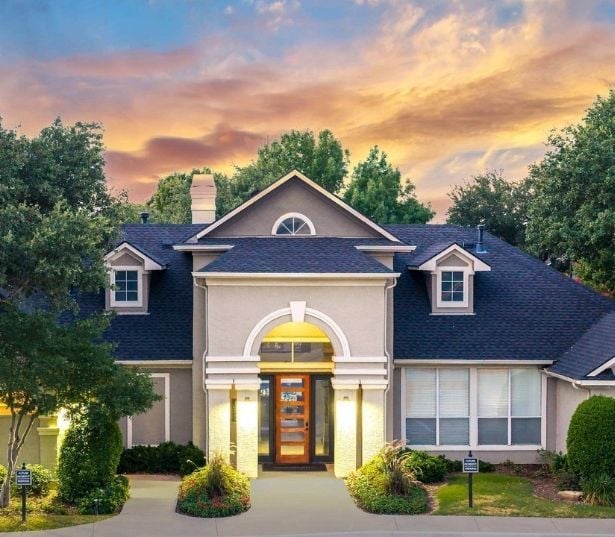 Montelena Apartments for rent near DFW Airport - Clubhouse