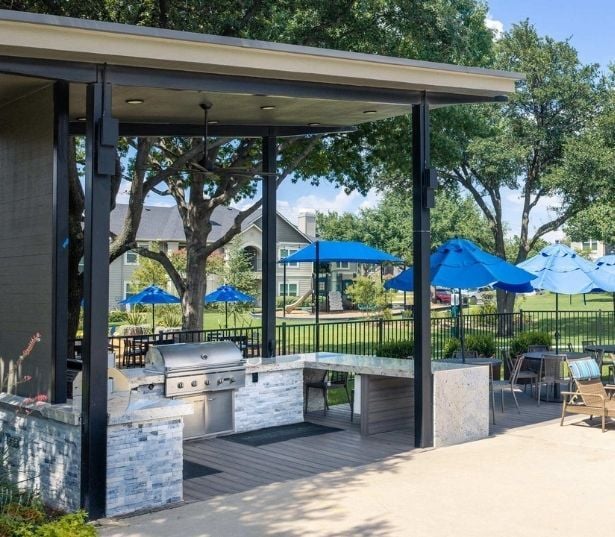 Grapevine Apartments for Rent - Montelena - Pool kitchen