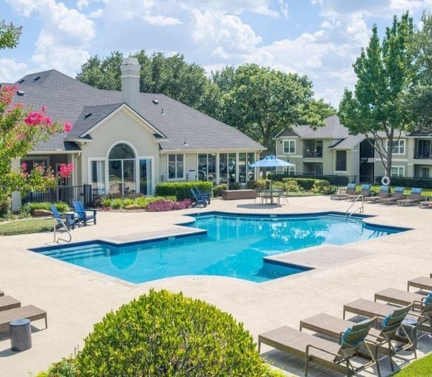 Downtown Grapevine TX Apartments - Montelena Apartments - Pool