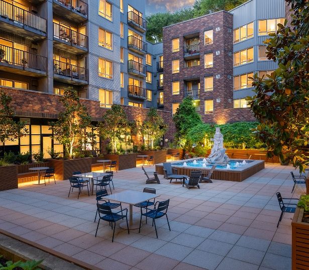 Neptune apartments for rent near Key Arena - Landscaped Courtyard with water feature