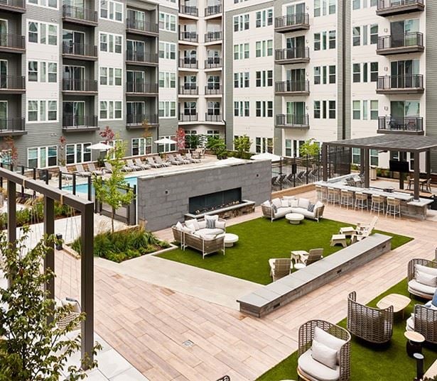 Passport Apartments in Herndon, VA - Lounge Seating