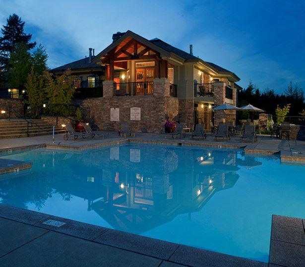 Sammamish WA rentals - Boulder Creek Swimming pool with lodge style clubhouse