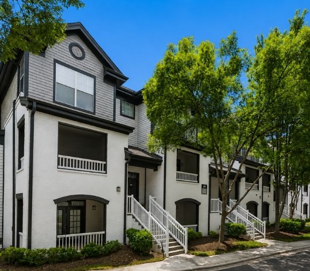 Apartments in Blakeney near Ballantyne Corporate Park - Promenade Park