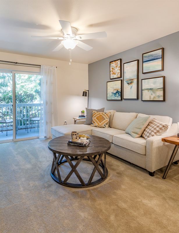 Beaverton apartments near Quatama MAX station - Quatama Crossing Spacious living room interior