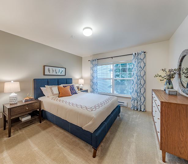 Tanasbourne apartments near Poynter Middle School - Quatama Crossing walk-in closet
