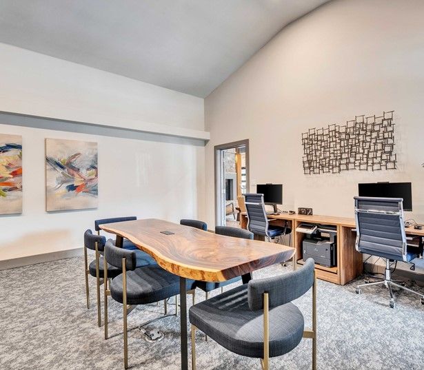 Slaughter Lane apartments for rent in South Austin - Ridgeview - Business Center