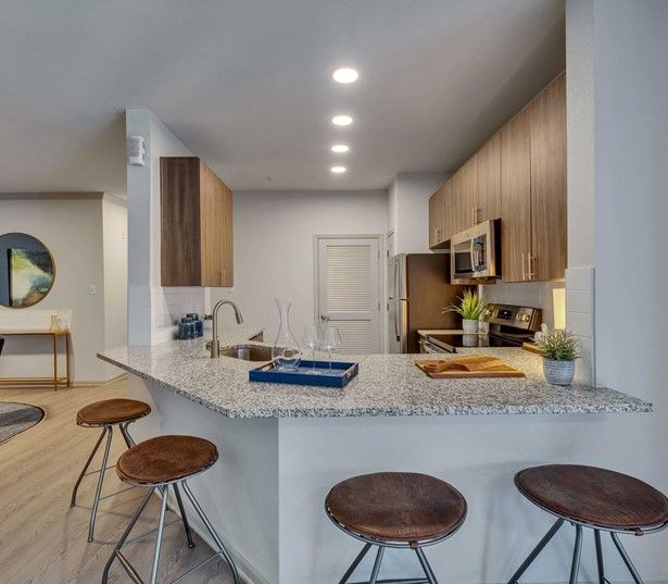 Ridgeview Apartments for Rent in South Austin - Breakfast bar