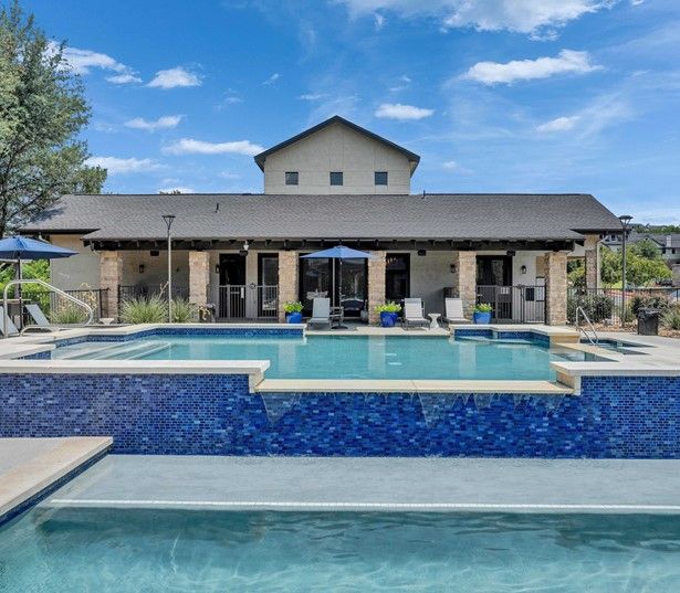South Austin apartments for rent near Accenture - Ridgeview Resort style swimming pool