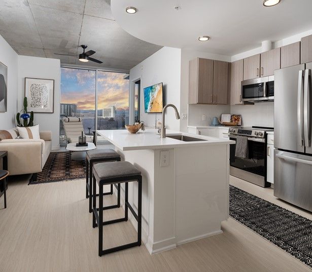 Renovated Apartments in Austin - SkyHouse Austin - Kitchen