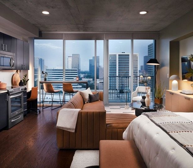 Memorial Park apartments - SkyHouse River Oaks windows