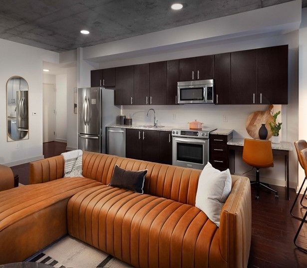 River oaks district apartments houston - SkyHouse River Oaks - Kitchen