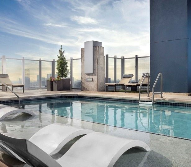 River Oaks apartments Houston - SkyHouse River Oaks rooftop