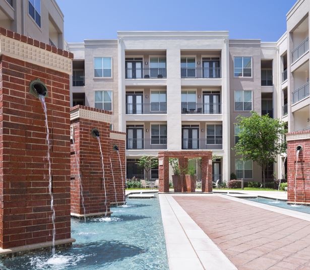 The Icon at Ross courtyard water features - Dallas Arts District Apartments