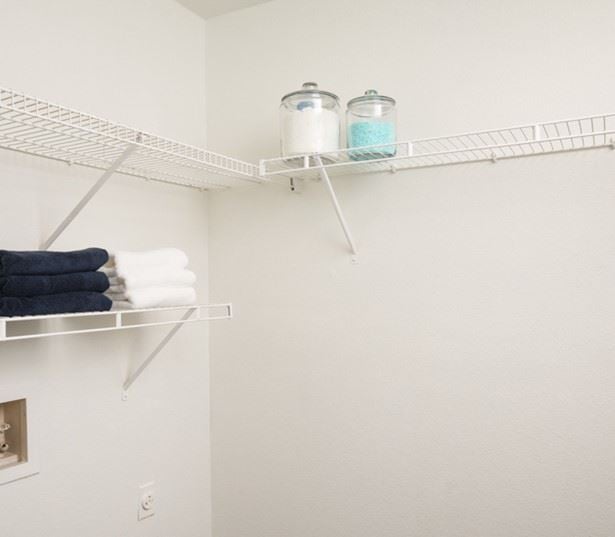 Grapevine Lake Apartments in Grapevine, TX - washer and dyer