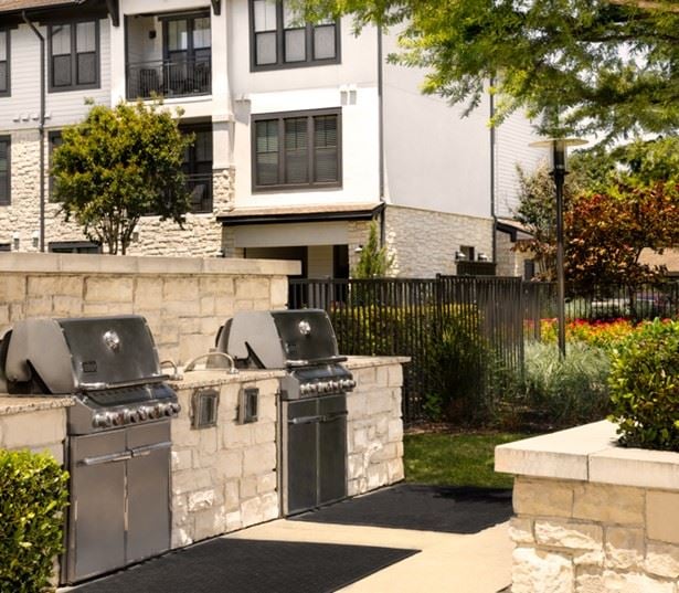 StoneLedge Apartments - Outdoor built-in BBQ grills - Southlake Apartments