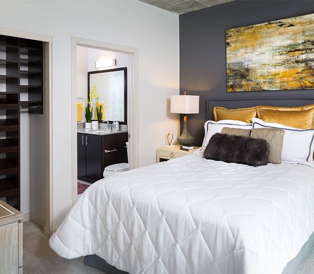 Houston high rise apartments - SkyHouse River Oaks bedroom