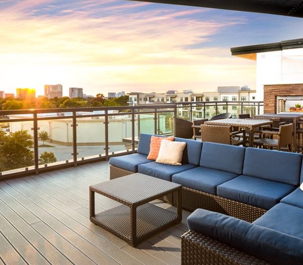 Strata Apartments - Rooftop terrace with fireplace and TVs - Apartments in Knox-Henderson