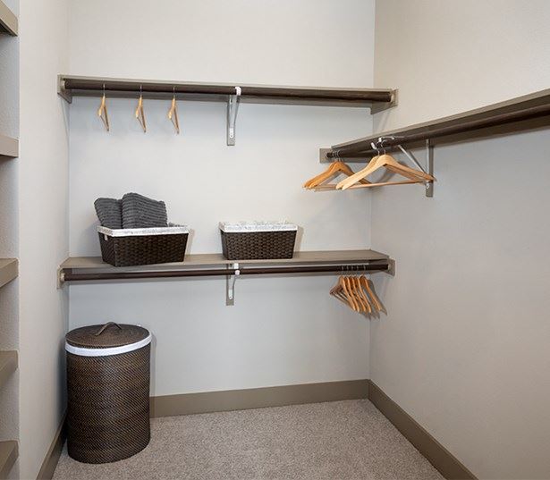 Strata Apartments - Walk-in closet with custom shelving - Knox-Henderson Apartments