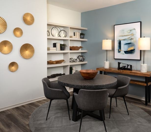Settlers Ridge Apartments for Rent in Austin - Built-in desks