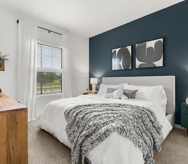 Apartments near Comcast - The Sanctuary At Tallyn's Reach Master bedroom with large windows