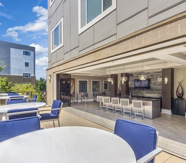 South End apartments near Newbern Station Light Rail - Silos South End - Resident lounge