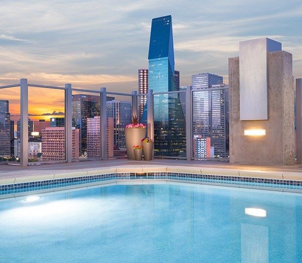 Skyhouse Dallas - Rooftop saltwater pool - Apartments in Uptown Dallas