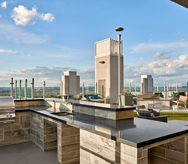 apartment complexes in nashville tn - SkyHouse Nashville SkyDeck