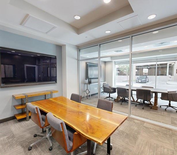 Memorial Park apartments - SkyHouse River Oaks conference room
