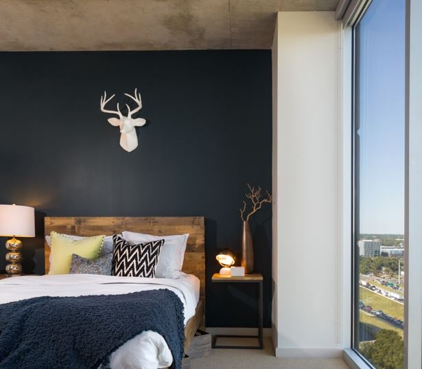 Rainey Street apartments for rent downtown - SkyHouse Austin Floor-to-ceiling windows